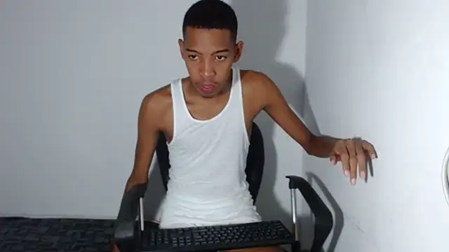 Snapshot of tonny_sexxxx chatting on 03/04/25, 08:16 tonny sexxxx online show from 03/04/25, 08:16