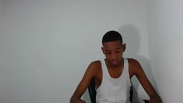 Snapshot of tonny_sexxxx chatting on 03/13/25, 09:37 tonny sexxxx online show from 03/13/25, 09:37
