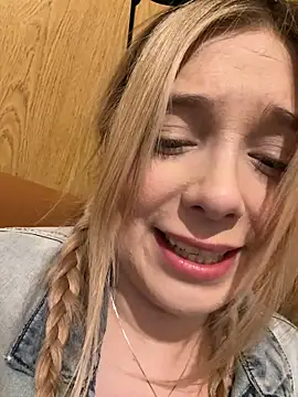 Snapshot of CherryAuroraa chatting on 01/02/25, 01:06 CherryAuroraa online show from 01/02/25, 01:06