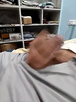 Snapshot of Amandev7 chatting on 10/12/25, 11:04 Amandev7 online show from 10/12/25, 11:04