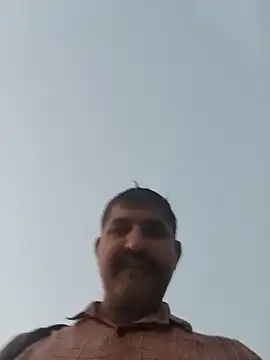 Snapshot of Amandev7 chatting on 10/17/25, 01:57 Amandev7 online show from 10/17/25, 01:57