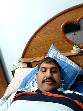 Snapshot of Amandev7 chatting on 10/18/25, 03:09 Amandev7 online show from 10/18/25, 03:09