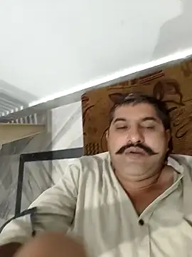 Snapshot of Amandev7 chatting on 10/27/25, 06:45 Amandev7 online show from 10/27/25, 06:45