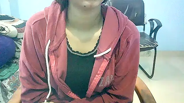 Snapshot of lovelydesi21 chatting on 12/02/24, 08:41 lovelydesi21 online show from 12/02/24, 08:41