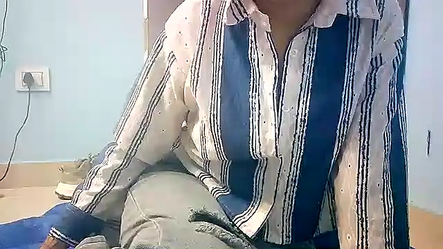 Snapshot of lovelydesi21 chatting on 01/18/25, 02:02 lovelydesi21 online show from 01/18/25, 02:02