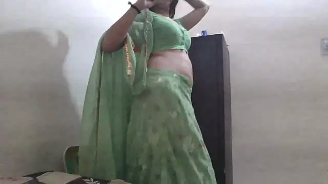 Snapshot of lovelydesi21 chatting on 01/07/26, 05:04 lovelydesi21 online show from 01/07/26, 05:04