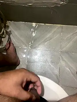 Snapshot of Rahuldhe22 chatting on 09/17/25, 08:21 Rahuldhe22 online show from 09/17/25, 08:21