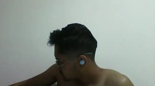 Snapshot of kingderzon chatting on 02/03/25, 12:15 kingderzon online show from 02/03/25, 12:15