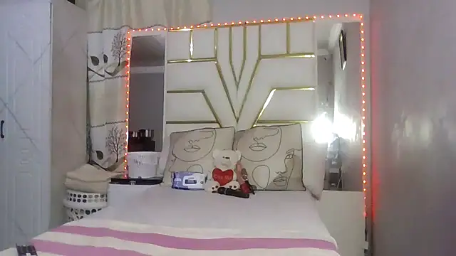 Snapshot of SexyyNana chatting on 12/23/25, 01:36 SexyyNana online show from 12/23/25, 01:36