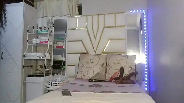 Snapshot of SexyyNana chatting on 03/19/26, 03:43 SexyyNana online show from 03/19/26, 03:43