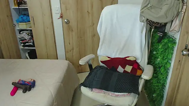 Neerea online show from 10/17/25, 12:36