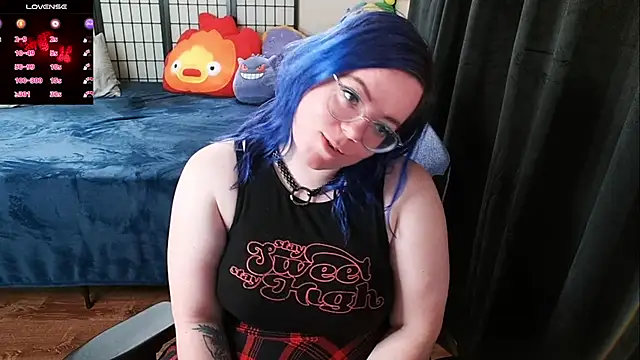 Snapshot of KiraSpitQueen chatting on 01/10/25, 05:37 KiraSpitQueen online show from 01/10/25, 05:37