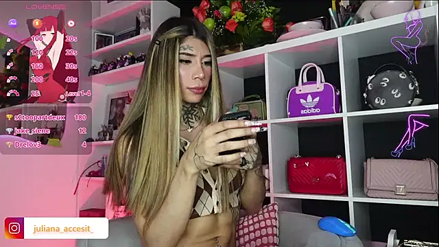 Snapshot of caroline_cossei chatting on 02/11/25, 09:09 caroline cossei online show from 02/11/25, 09:09