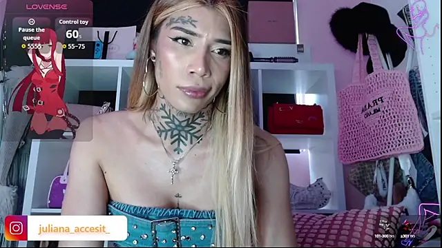 Snapshot of caroline_cossei chatting on 10/11/25, 09:46 caroline cossei online show from 10/11/25, 09:46