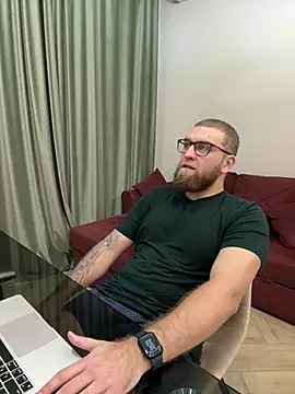 Snapshot of Bear_bear_ chatting on 03/06/25, 03:35 Bear bear online show from 03/06/25, 03:35