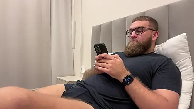 Snapshot of Bear_bear_ chatting on 11/13/25, 11:31 Bear bear online show from 11/13/25, 11:31