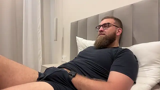 Snapshot of Bear_bear_ chatting on 11/14/25, 11:42 Bear bear online show from 11/14/25, 11:42