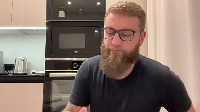 Snapshot of Bear_bear_ chatting on 11/28/25, 11:24 Bear bear online show from 11/28/25, 11:24