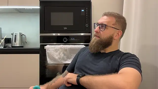 Snapshot of Bear_bear_ chatting on 12/04/25, 12:03 Bear bear online show from 12/04/25, 12:03