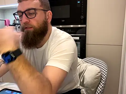 Snapshot of Bear_bear_ chatting on 12/19/25, 12:56 Bear bear online show from 12/19/25, 12:56