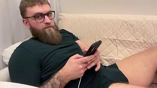 Snapshot of Bear_bear_ chatting on 01/16/26, 02:32 Bear bear online show from 01/16/26, 02:32