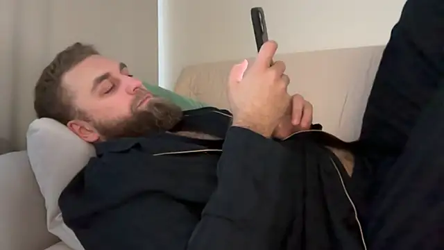 Snapshot of Bear_bear_ chatting on 02/25/26, 02:37 Bear bear online show from 02/25/26, 02:37