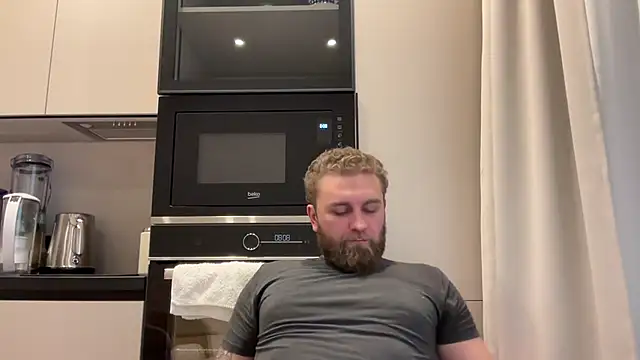 Snapshot of Bear_bear_ chatting on 03/18/26, 02:42 Bear bear online show from 03/18/26, 02:42