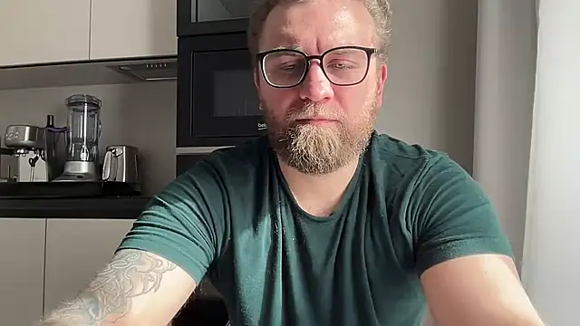 Snapshot of Bear_bear_ chatting on 04/06/26, 07:53 Bear bear online show from 04/06/26, 07:53