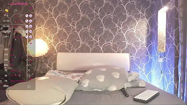 MiaMiaMeow online show from 10/13/25, 01:22