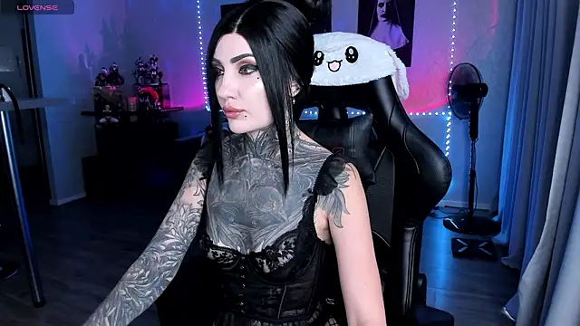Snapshot of RachelQueen_ chatting on 07/17/26, 10:11 RachelQueen online show from 07/17/26, 10:11