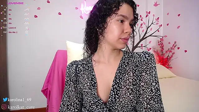 Snapshot of Karolina_1 chatting on 02/08/25, 01:44 Karolina 1 online show from 02/08/25, 01:44