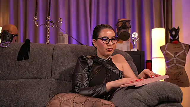 Snapshot of kelly_kent chatting on 01/21/25, 03:37 kelly kent online show from 01/21/25, 03:37