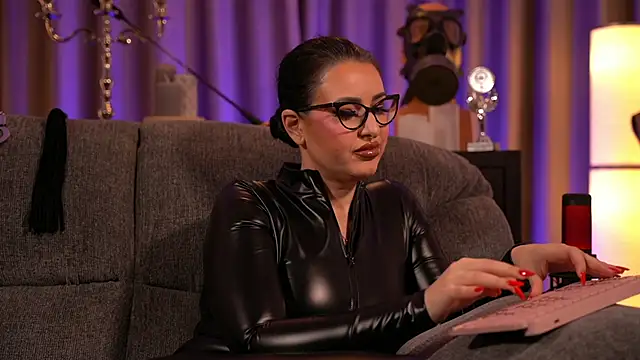 Snapshot of kelly_kent chatting on 01/28/25, 02:11 kelly kent online show from 01/28/25, 02:11