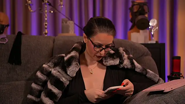 Snapshot of kelly_kent chatting on 02/08/25, 03:19 kelly kent online show from 02/08/25, 03:19