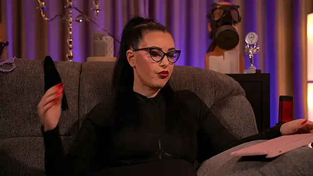 Snapshot of kelly_kent chatting on 02/16/25, 03:15 kelly kent online show from 02/16/25, 03:15