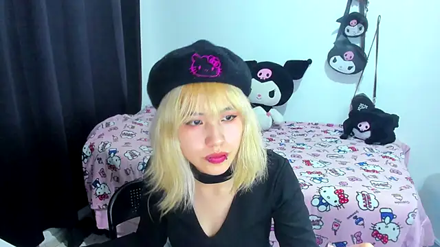 Snapshot of Akane-Mou chatting on 11/07/25, 02:33 Akane-Mou online show from 11/07/25, 02:33
