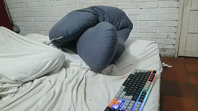 valeriaswang Lucas online show from 10/10/25, 08:46