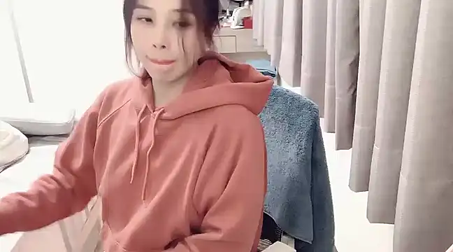 Snapshot of tw_yaya chatting on 12/14/24, 03:29 tw yaya online show from 12/14/24, 03:29