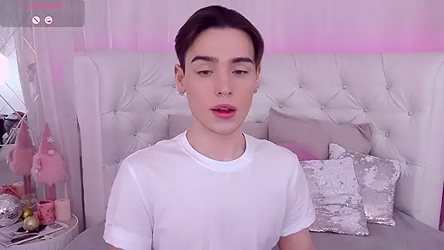 Snapshot of RobbyCharming chatting on 01/04/25, 07:44 RobbyCharming online show from 01/04/25, 07:44