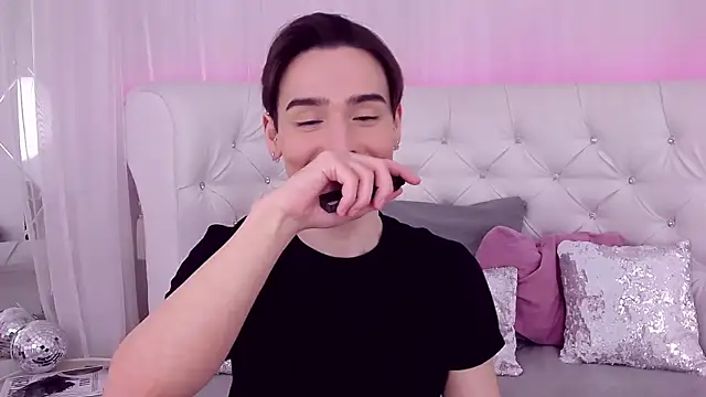 Snapshot of RobbyCharming chatting on 03/01/25, 07:48 RobbyCharming online show from 03/01/25, 07:48