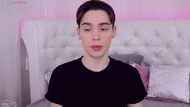 Snapshot of RobbyCharming chatting on 03/23/25, 01:31 RobbyCharming online show from 03/23/25, 01:31