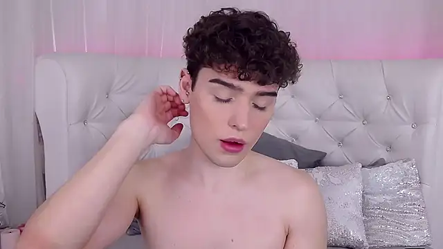Snapshot of RobbyCharming chatting on 10/19/25, 03:51 RobbyCharming online show from 10/19/25, 03:51