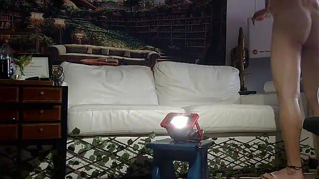 Snapshot of OSIRlS chatting on 01/05/25, 02:17 OSIRlS online show from 01/05/25, 02:17