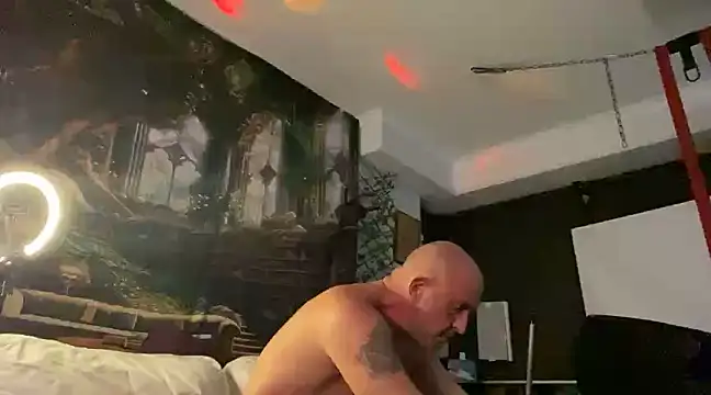 Snapshot of OSIRlS chatting on 02/01/25, 12:16 OSIRlS online show from 02/01/25, 12:16