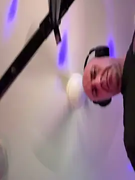 Snapshot of OSIRlS chatting on 09/30/25, 02:55 OSIRlS online show from 09/30/25, 02:55