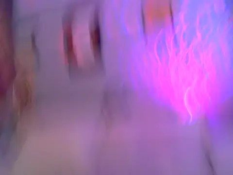 Snapshot of OSIRlS chatting on 10/19/25, 04:40 OSIRlS online show from 10/19/25, 04:40