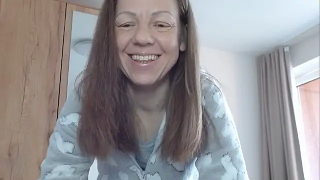 Snapshot of Popppka chatting on 02/13/25, 11:06 Popppka online show from 02/13/25, 11:06