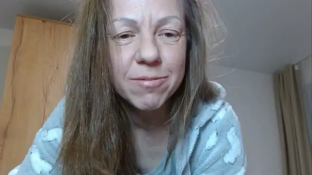 Snapshot of Popppka chatting on 02/14/25, 07:33 Popppka online show from 02/14/25, 07:33