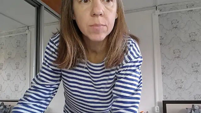 Snapshot of Popppka chatting on 10/12/25, 01:10 Popppka online show from 10/12/25, 01:10