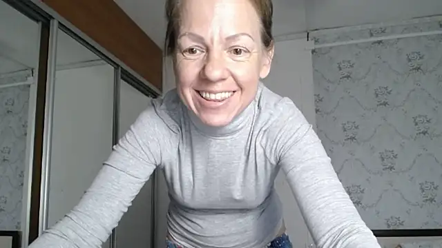 Snapshot of Popppka chatting on 11/13/25, 01:21 Popppka online show from 11/13/25, 01:21